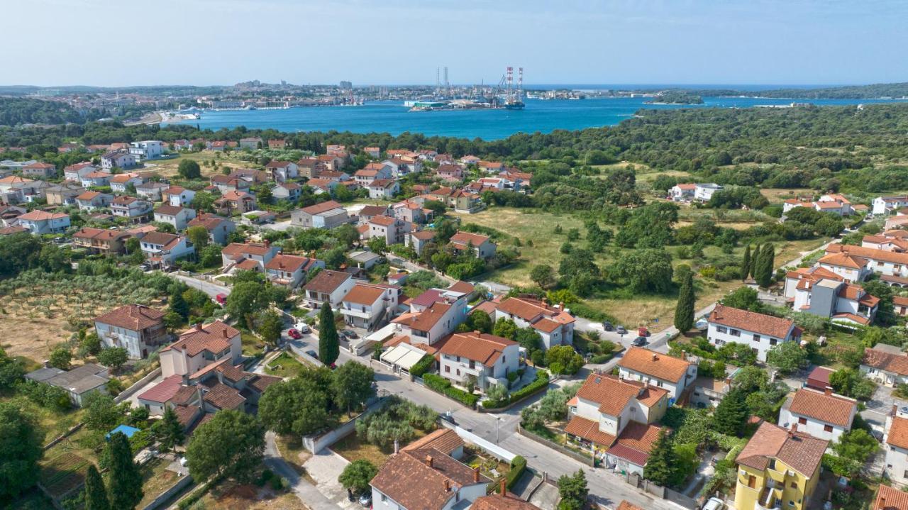 Apartments E&M Пула Екстериор снимка
