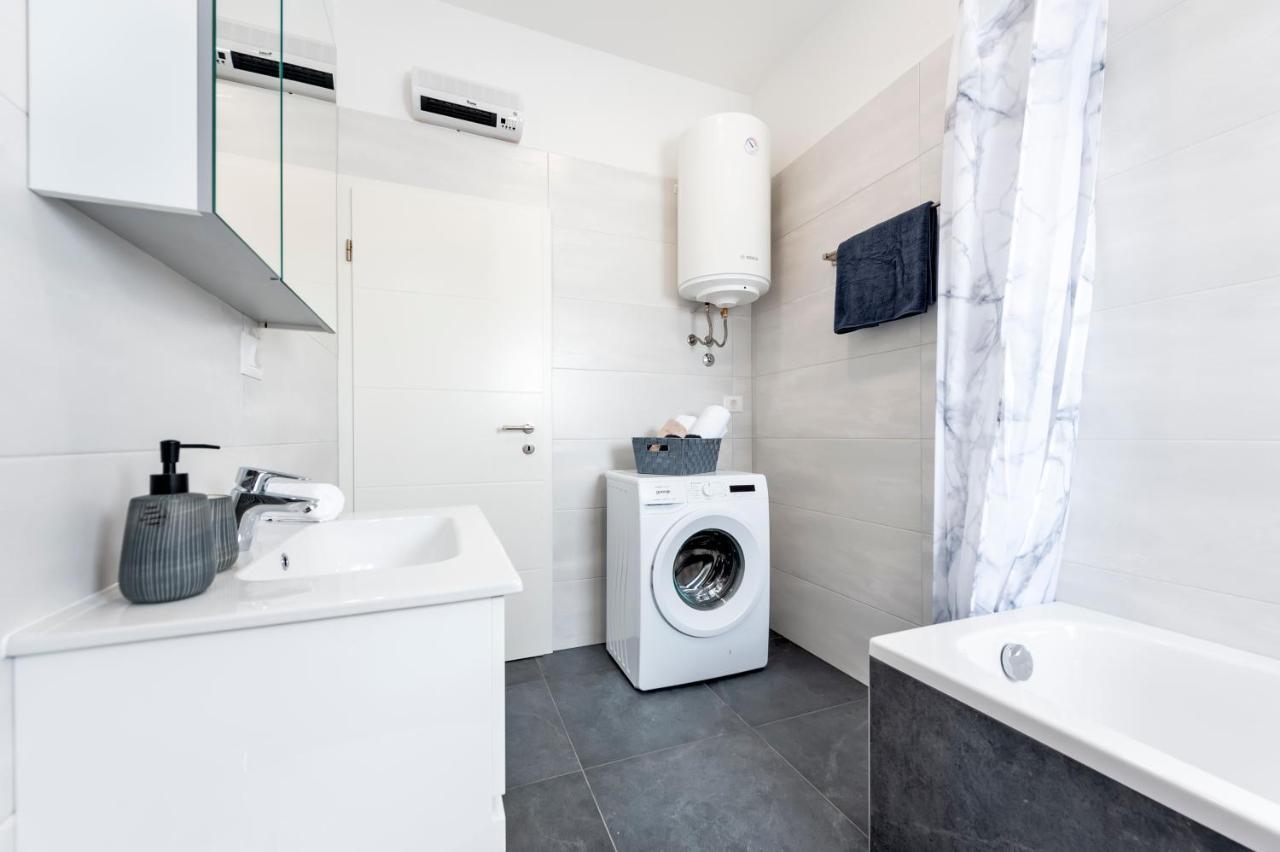 Apartments E&M Пула Екстериор снимка