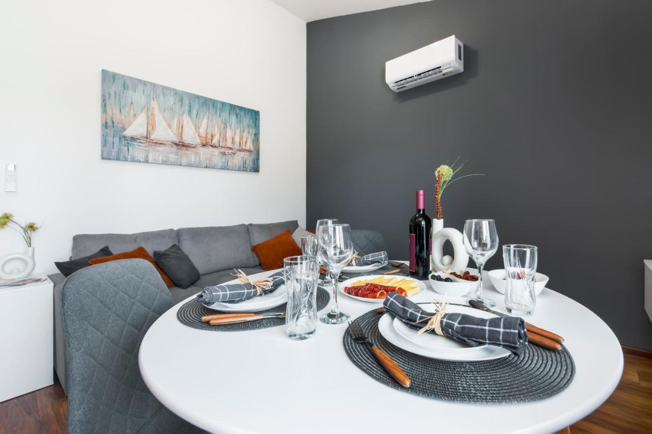 Apartments E&M Пула Екстериор снимка