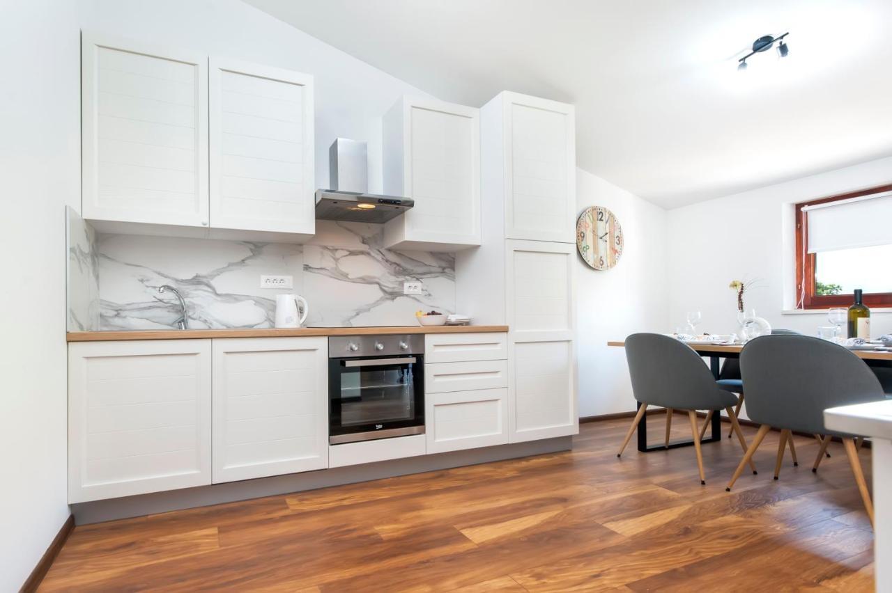 Apartments E&M Пула Екстериор снимка