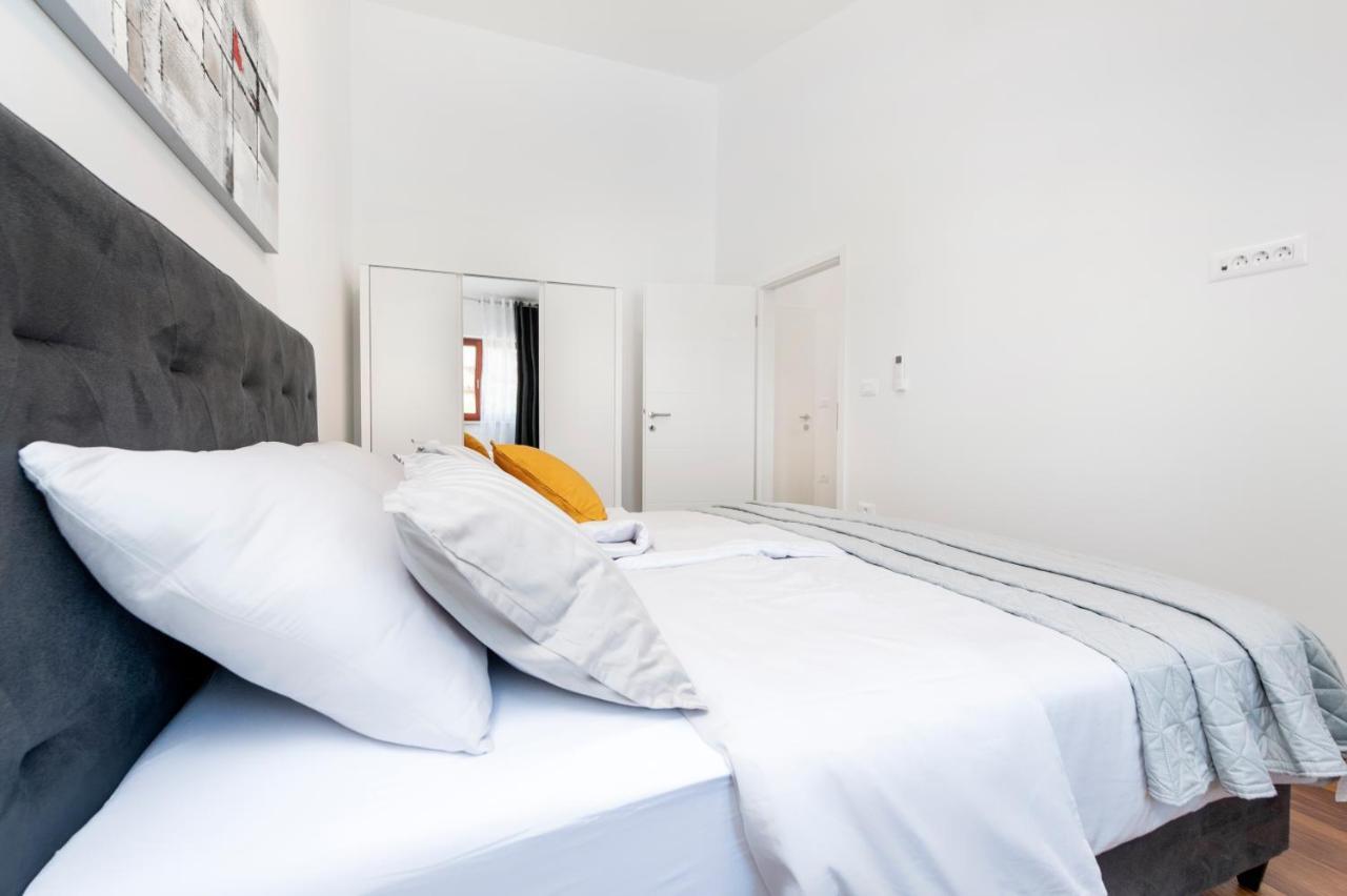 Apartments E&M Пула Екстериор снимка