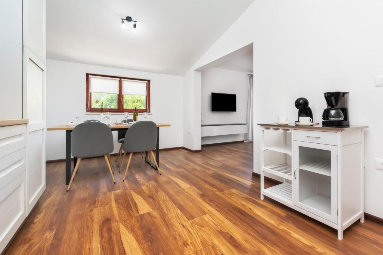 Apartments E&M Пула Екстериор снимка